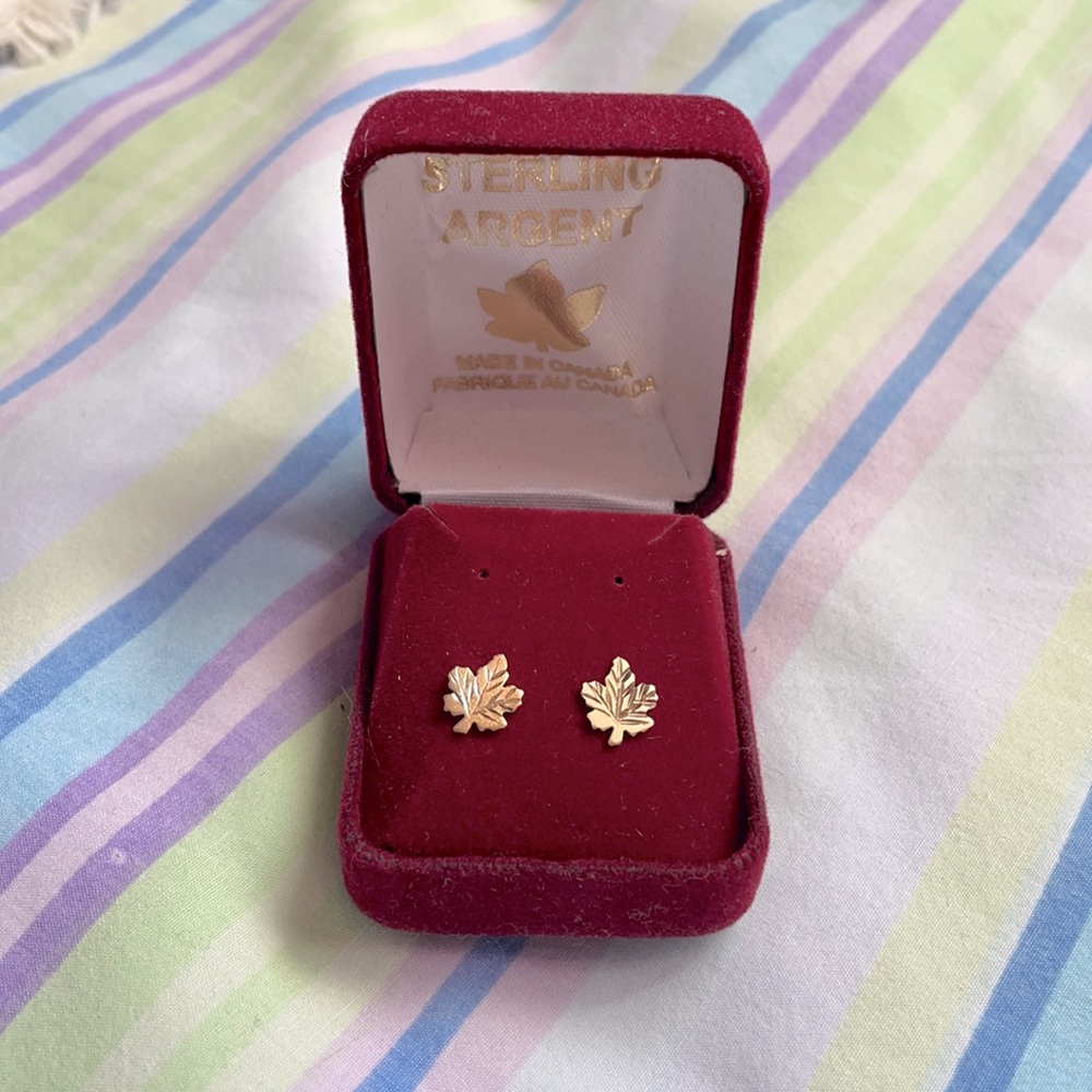 Sterling argent maple leaf earrings